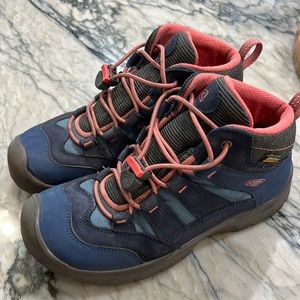 Keen girls high tops hiking boot size 2